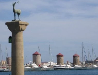 Ρόδος: Χρέωσαν τουρίστα 130 ευρώ για τον πιο απίθανο λόγο - Δεν μπορείτε να τον φανταστείτε